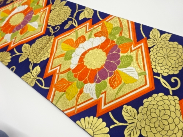 松皮菱に菊模様織出し袋帯